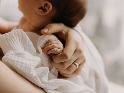 baby in mothers arms